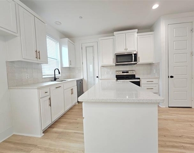206 S Village Way - Photo Thumbnail 32
