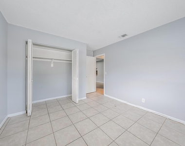 9050 E Highland Pines Boulevard - Photo Thumbnail 7