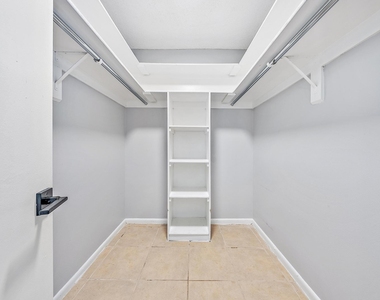 9050 E Highland Pines Boulevard - Photo Thumbnail 6