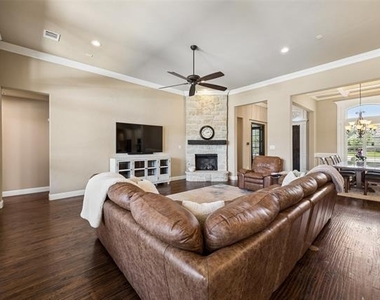 801 Rose Court - Photo Thumbnail 5