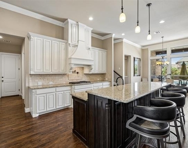 801 Rose Court - Photo Thumbnail 7