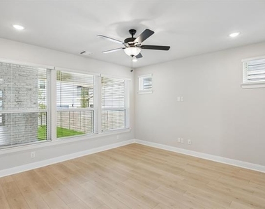 4816 Maxwell Drive - Photo Thumbnail 8