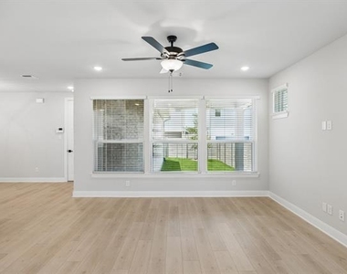 4816 Maxwell Drive - Photo Thumbnail 9