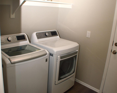 1366 W Pinkley Way - Photo Thumbnail 17