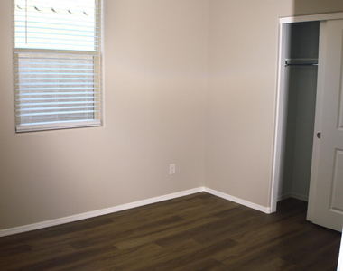 1366 W Pinkley Way - Photo Thumbnail 19