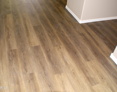 1366 W Pinkley Way - Photo Thumbnail 4