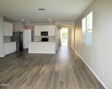 1366 W Pinkley Way - Photo Thumbnail 2
