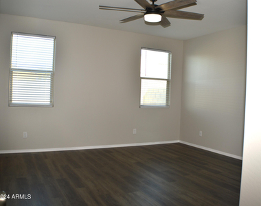 1366 W Pinkley Way - Photo Thumbnail 29