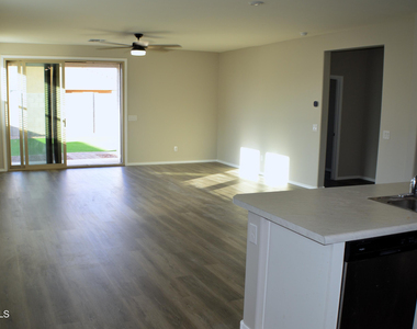 1366 W Pinkley Way - Photo Thumbnail 5