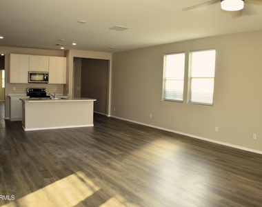 1366 W Pinkley Way - Photo Thumbnail 3