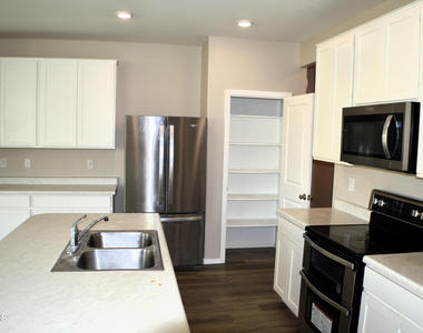 1366 W Pinkley Way - Photo Thumbnail 8