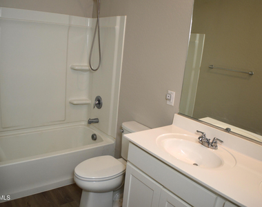 1366 W Pinkley Way - Photo Thumbnail 12