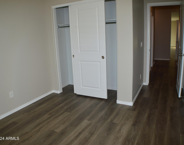 1366 W Pinkley Way - Photo Thumbnail 15