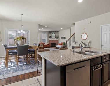 1802 Phillip Lane - Photo Thumbnail 9