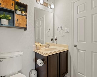1802 Phillip Lane - Photo Thumbnail 15