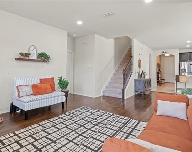 1802 Phillip Lane - Photo Thumbnail 6