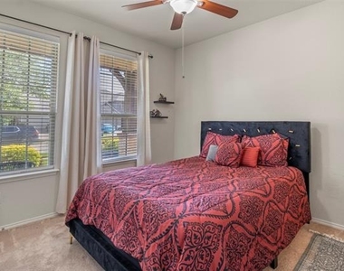 1802 Phillip Lane - Photo Thumbnail 13