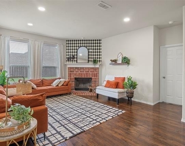 1802 Phillip Lane - Photo Thumbnail 7