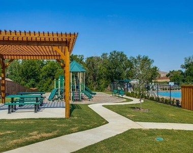1802 Phillip Lane - Photo Thumbnail 32