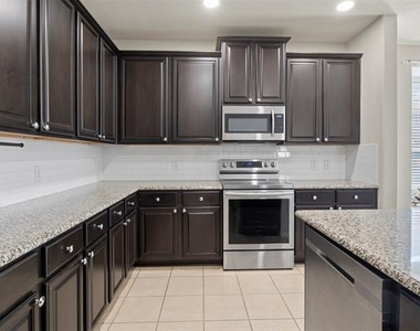 1802 Phillip Lane - Photo Thumbnail 8
