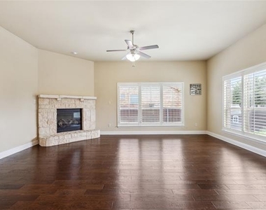 4213 Pecan Bend Lane - Photo Thumbnail 3