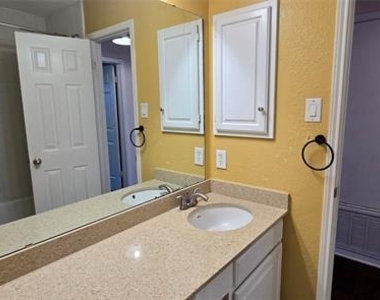 2108 Bershire Drive - Photo Thumbnail 21