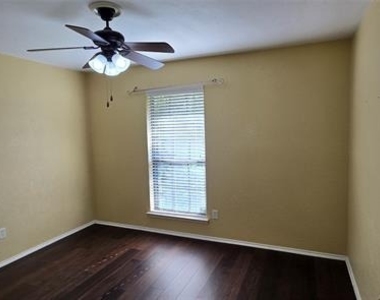 2108 Bershire Drive - Photo Thumbnail 22
