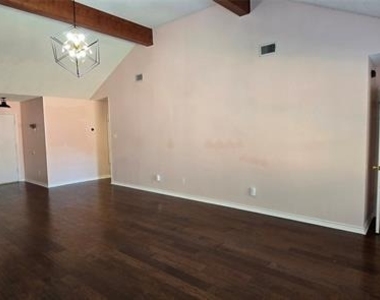 2108 Bershire Drive - Photo Thumbnail 9