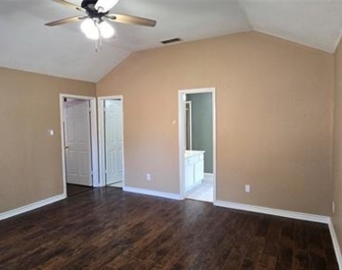 2108 Bershire Drive - Photo Thumbnail 11