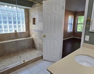 2108 Bershire Drive - Photo Thumbnail 16