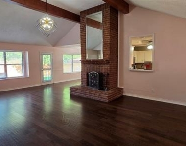 2108 Bershire Drive - Photo Thumbnail 4