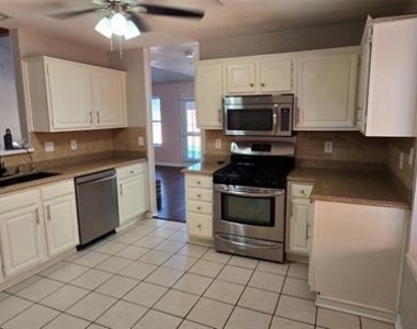2108 Bershire Drive - Photo Thumbnail 8