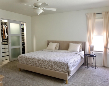 3114 W Mark Lane - Photo Thumbnail 6