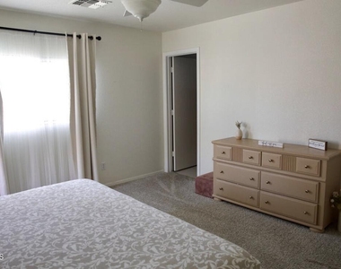 3114 W Mark Lane - Photo Thumbnail 7
