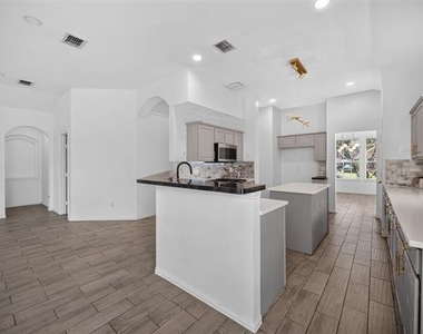 308 Keswick Lane - Photo Thumbnail 14