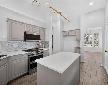 308 Keswick Lane - Photo Thumbnail 12