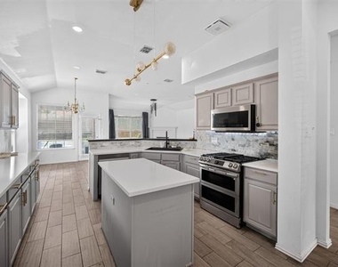 308 Keswick Lane - Photo Thumbnail 9