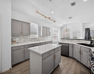 308 Keswick Lane - Photo Thumbnail 11