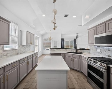 308 Keswick Lane - Photo Thumbnail 10