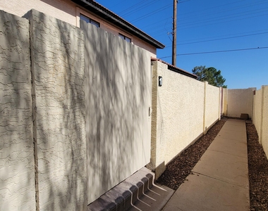 6147 E Greenway Street - Photo Thumbnail 3