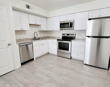 6147 E Greenway Street - Photo Thumbnail 10