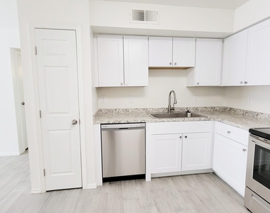 6147 E Greenway Street - Photo Thumbnail 12