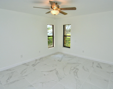 943 Se Browning Avenue - Photo Thumbnail 17