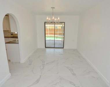 943 Se Browning Avenue - Photo Thumbnail 12