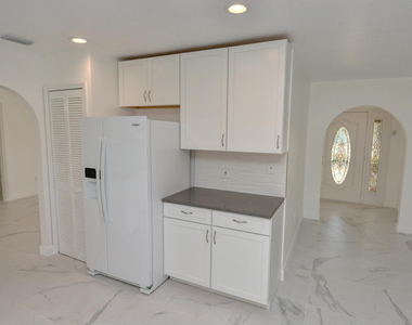 943 Se Browning Avenue - Photo Thumbnail 7