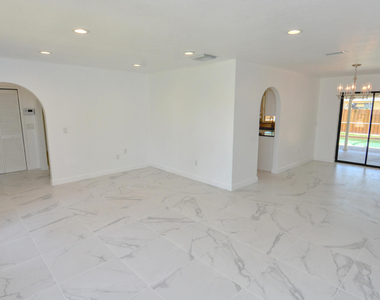 943 Se Browning Avenue - Photo Thumbnail 13
