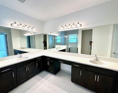 11785 Sw Oceanus Boulevard - Photo Thumbnail 3
