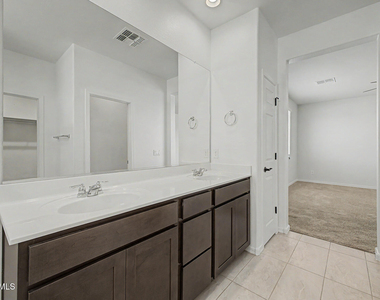 17558 W Luke Avenue - Photo Thumbnail 31