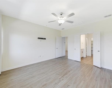 5028 Waterway Drive - Photo Thumbnail 10