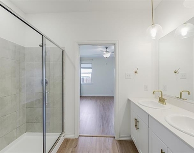 5028 Waterway Drive - Photo Thumbnail 12
